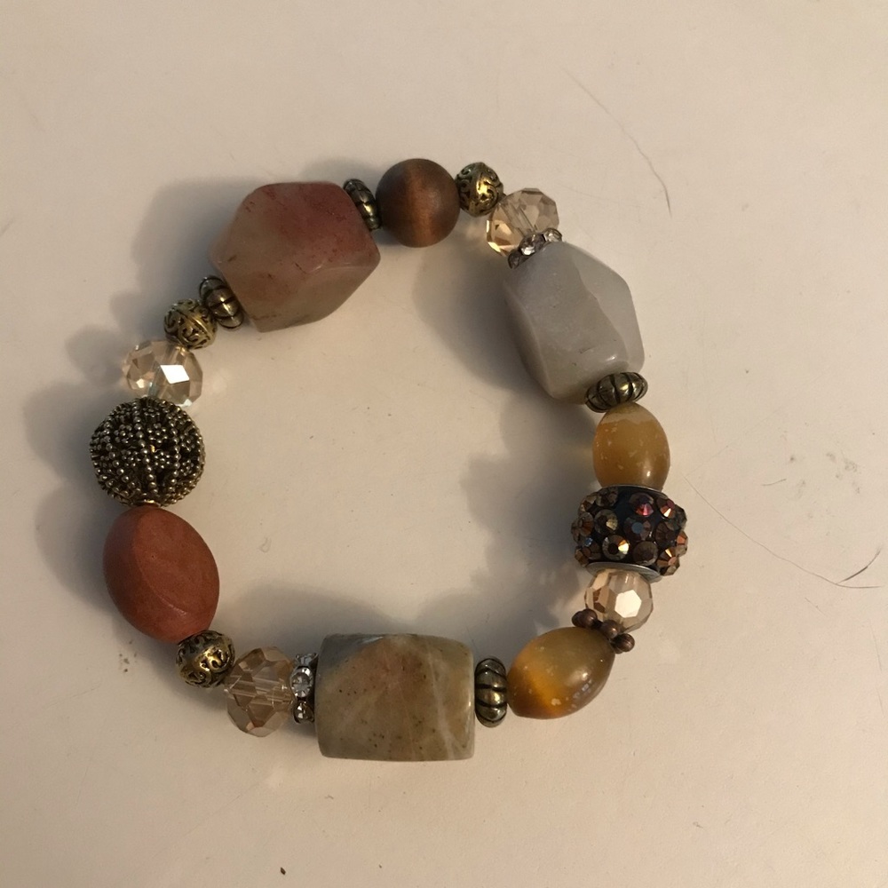 Stone bracelet with stretchy band